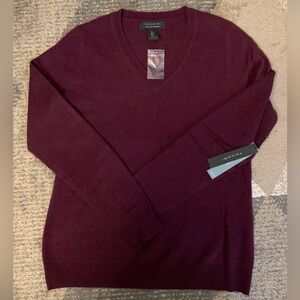 NWT Tahari 100% 2-PLY Chasmere V-Neck Sweater (Women’s Size Small)